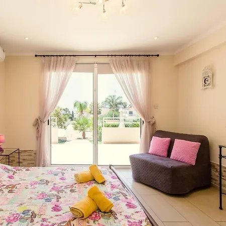 Nissi 3 Pool Access Garden