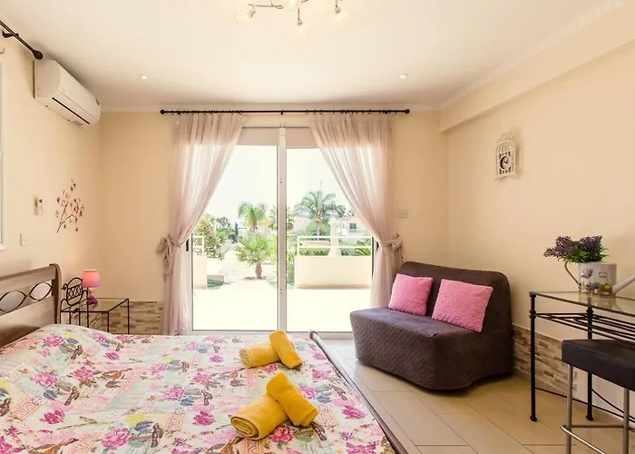 Nissi 3 Pool Access Garden