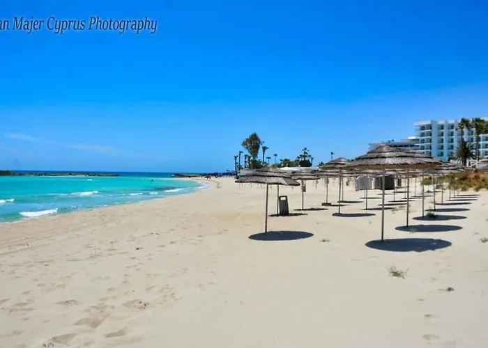 Nissi 3 Pool Access Garden Daire