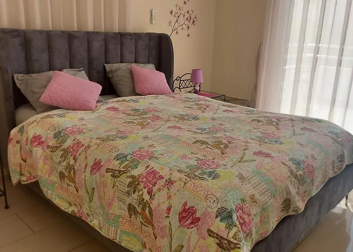 Nissi 3 Pool Access Garden